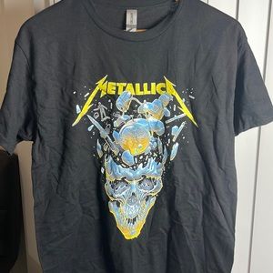 GILDAN tee size Medium